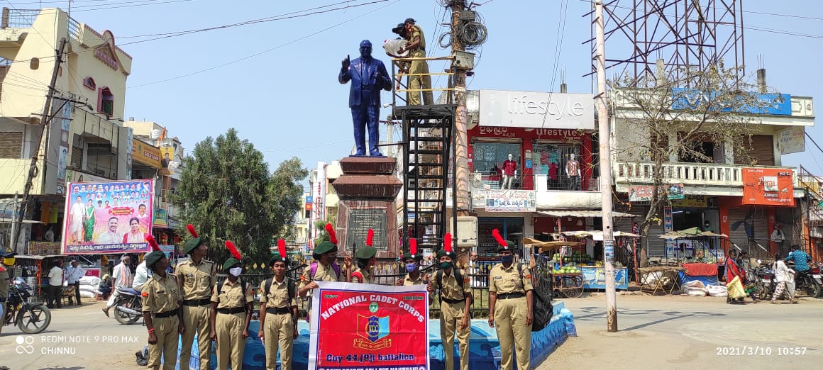Statue cleaning by ncc cadets